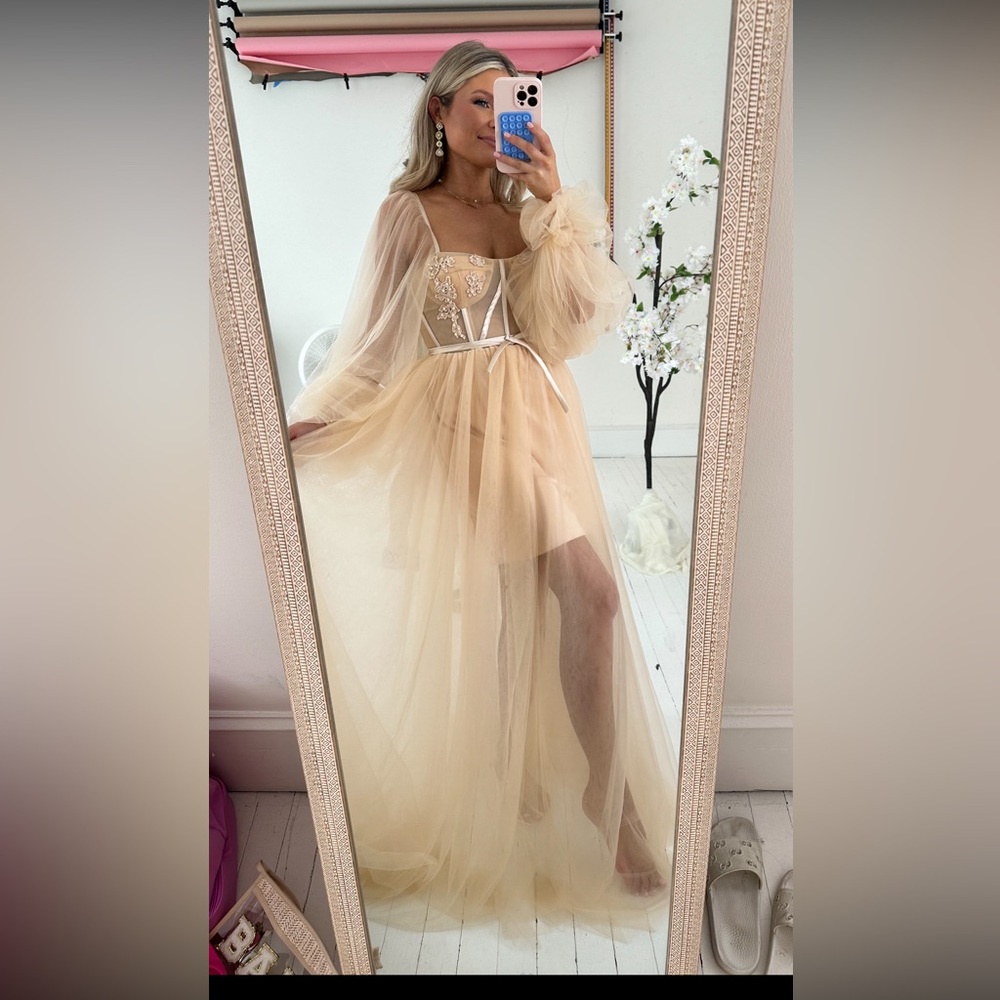 Elegant Cream Tulle Maxi Dress with Sheer Puff Sleeves